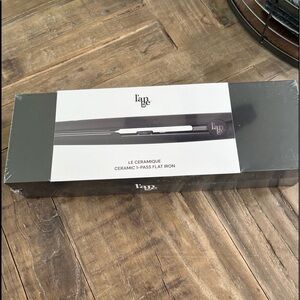 NIB L’ange Le Ceramique 1 pass flat iron